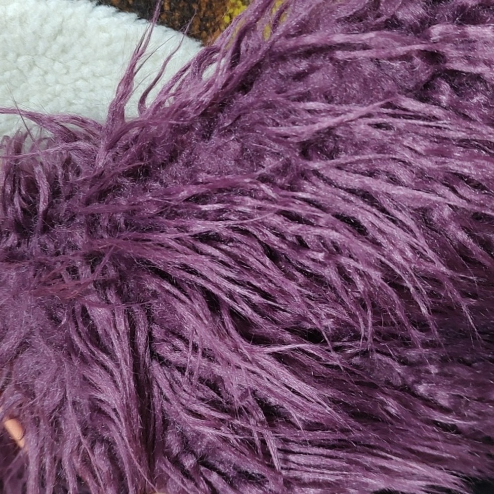 Donna Salyers' Fabulous Furs - Picture 8 of 10